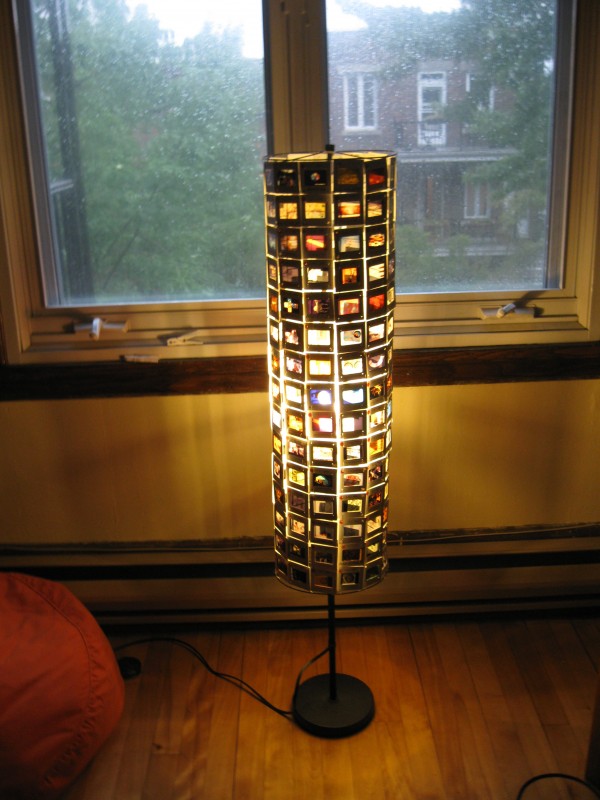 Lámpara de pie realizada con diapositivas